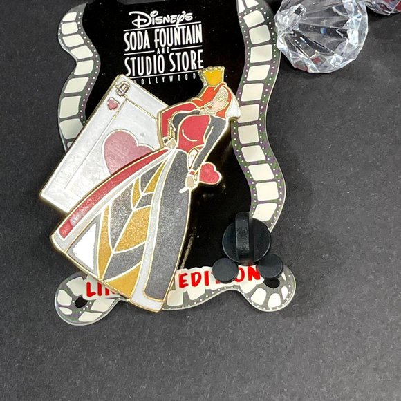 Disney Queen Hearts Jessica Rabbit Limited Edition Pin - Picture 1 of 4